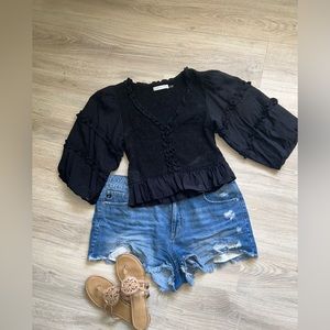 Boutique black cropped blouse🖤